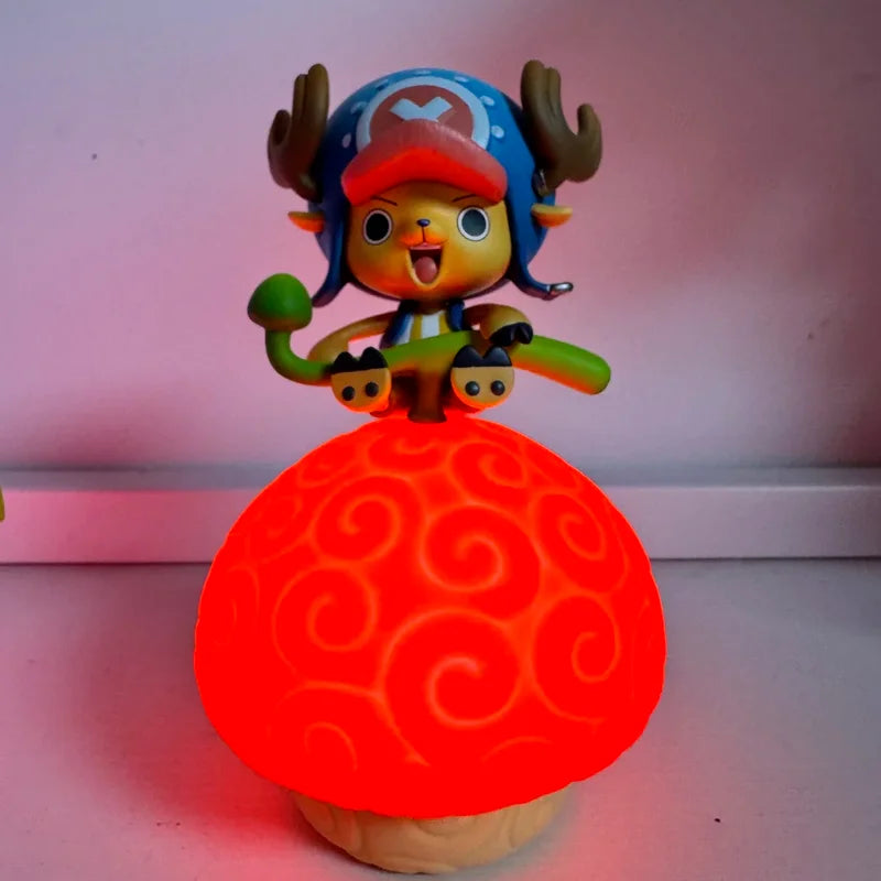 Figurina di One Piece - Tony Tony Chopper seduto su un frutto del diavolo (Gomu Gomu)