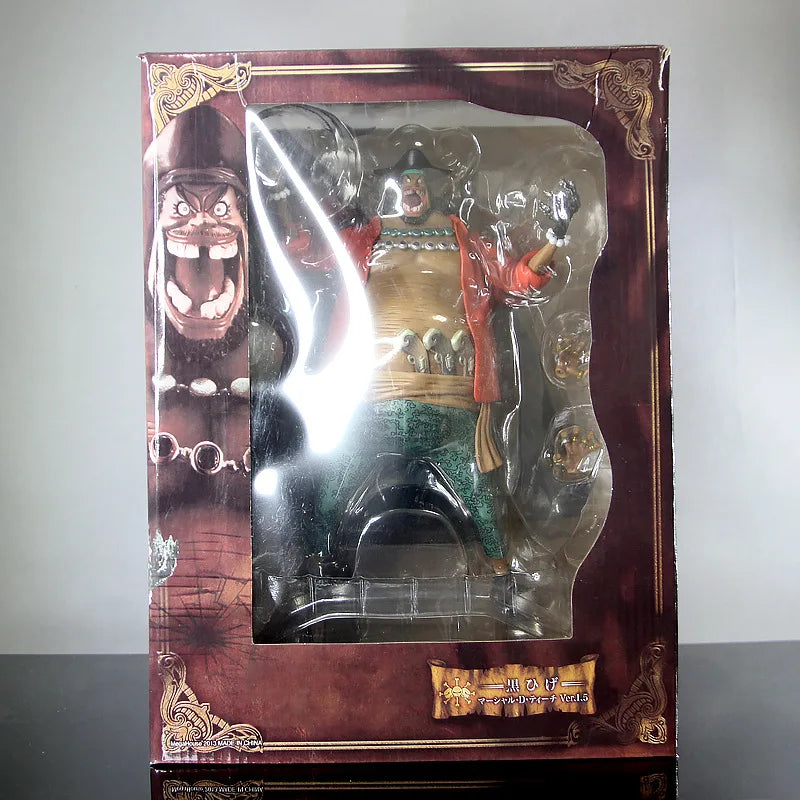 Statua di One Piece - Barbanera (dettagli della battaglia e mantello nero)