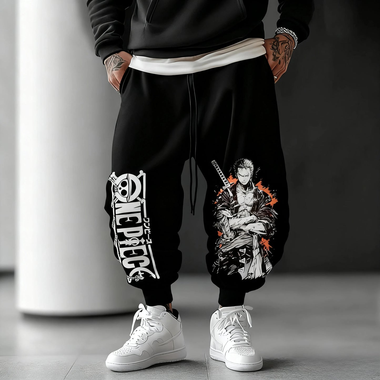 Pantaloni da jogging One Piece - Design tipografico e personaggi (neri)