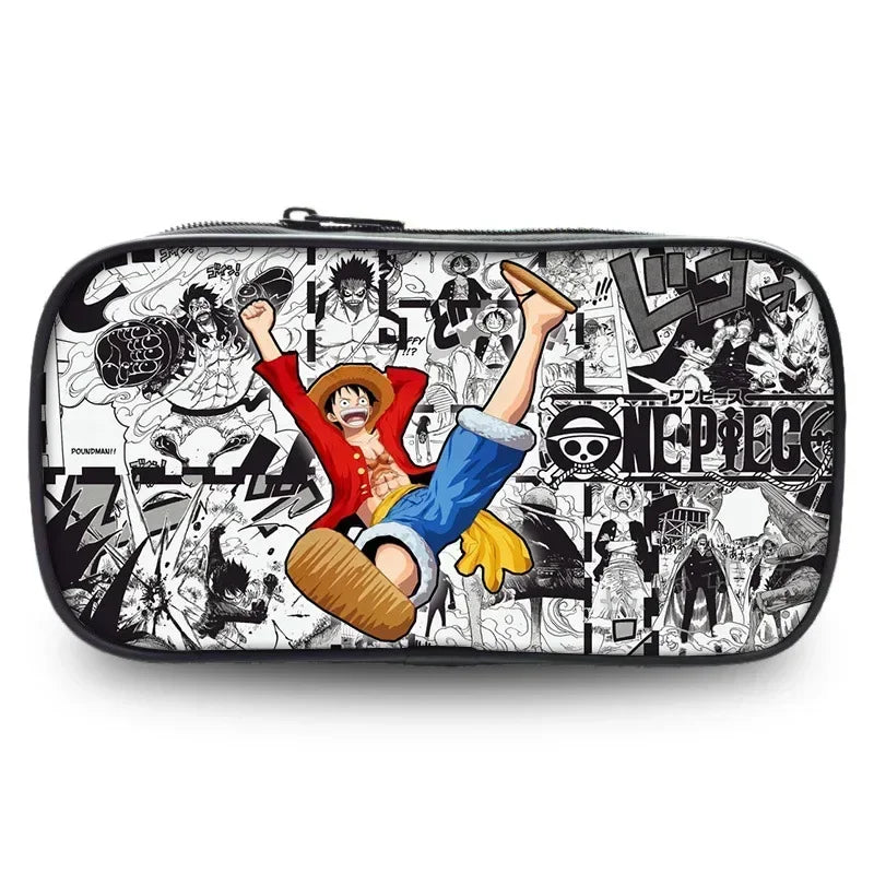 Astuccio One Piece – Logo collage manga in bianco e nero